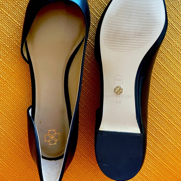 Like new! Ann Taylor black low heel shoe. - Picture 3 of 10